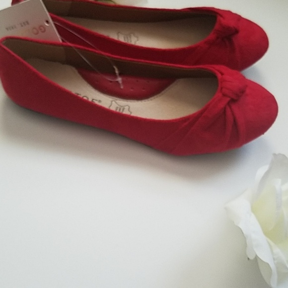 Gold Toe Red Flat Shoes - Picture 3 of 8